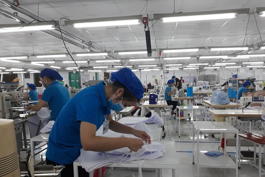 Đơn hàng không thiếu, áp lực 49 tỷ USD vẫn đè nặng ngành dệt may