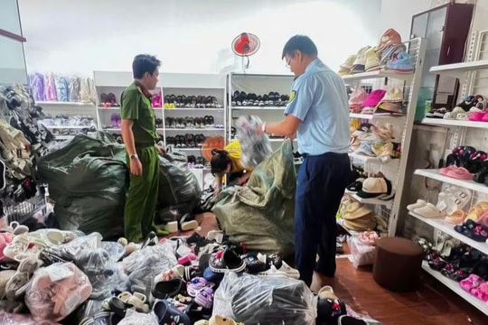 Quảng Trị: Khởi tố 2 chủ cửa hàng kinh doanh hàng giả mạo nhãn hiệu lớn