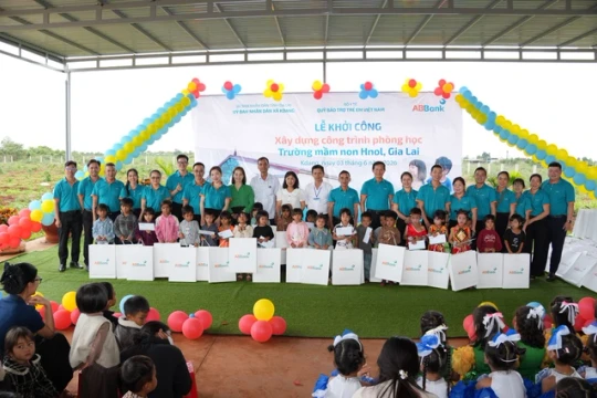 ABBank xây dựng “lớp học hạnh phúc” cho trẻ em Gia Lai