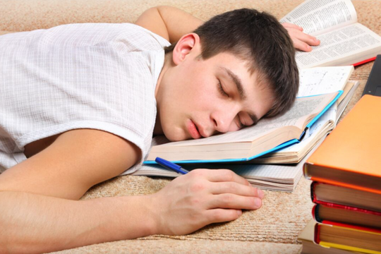 Thức trắng đêm ôn thi: Lợi bất cập hại