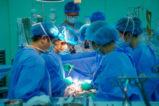 Bé gái 13 tuổi hồi sinh nhờ tim hiến tặng của một người đàn ông chết não