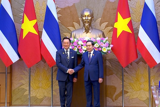 Chủ tịch Quốc hội Trần Thanh Mẫn hội kiến Thủ tướng Vương quốc Thái Lan