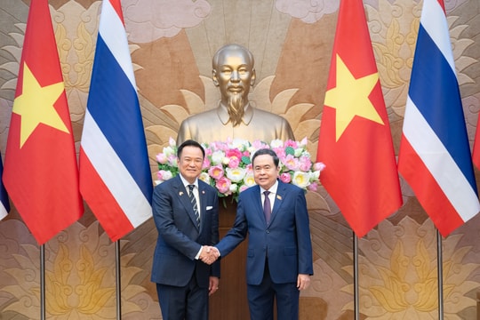 Chủ tịch Quốc hội Trần Thanh Mẫn hội kiến Thủ tướng Vương quốc Thái Lan Anutin Charnvirakul