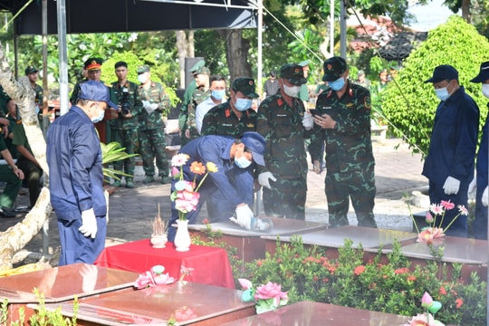 TP. Cần Thơ: Lấy mẫu sinh phẩm AND xác định danh tính hài cốt liệt sĩ