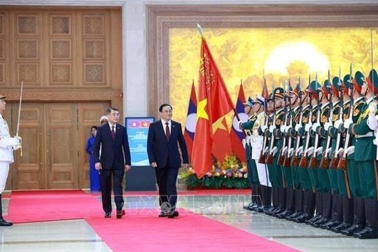 Thủ tướng Lào thăm chính thức Việt Nam