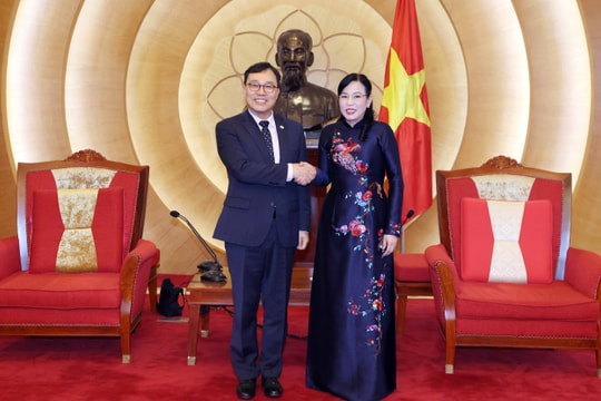 Chủ nhiệm Ủy ban Khoa học, Công nghệ và Môi trường Nguyễn Thanh Hải tiếp Đại sứ Hàn Quốc tại Việt Nam