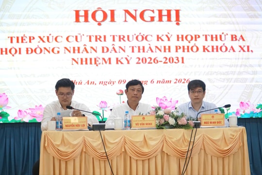 Chủ tịch HĐND TP. Hồ Chí Minh Võ Văn Minh tiếp xúc cử tri trước Kỳ họp thứ 3