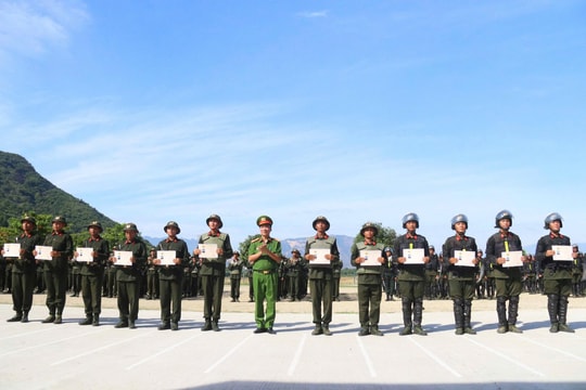 325 chiến sĩ mới hoàn thành khóa huấn luyện tại Trung đoàn Cảnh sát cơ động Nam Trung bộ