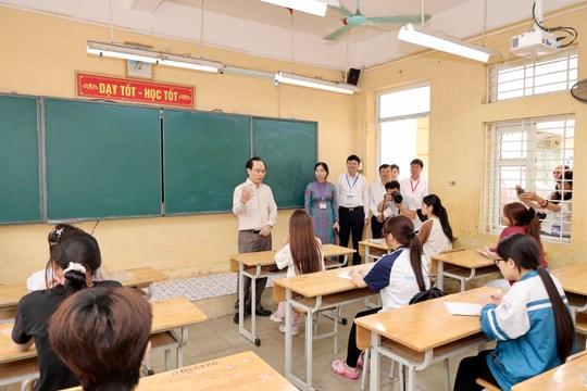 Bộ trưởng Hoàng Minh Sơn thị sát phòng thi tốt nghiệp THPT 2026