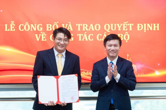 Trao Quyết định bổ nhiệm Phó Vụ trưởng Vụ Văn hóa và Xã hội