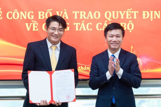 Trao Quyết định bổ nhiệm Phó Vụ trưởng Vụ Văn hóa và Xã hội