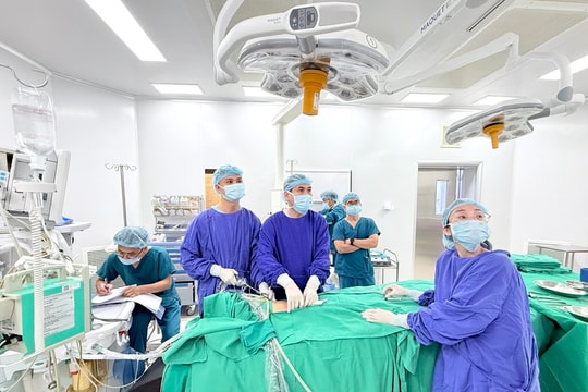 Vinmec Hạ Long cứu bé trai 2 tuổi khỏi nguy cơ biến chứng do bệnh lý ống phúc tinh mạc