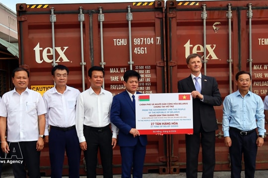 Belarus donates relief supplies to disaster-affected residents in Quang Tri