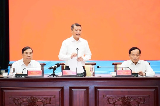 Thủ tướng Lê Minh Hưng làm việc với Ban Thường vụ Thành ủy Thành phố Hồ Chí Minh