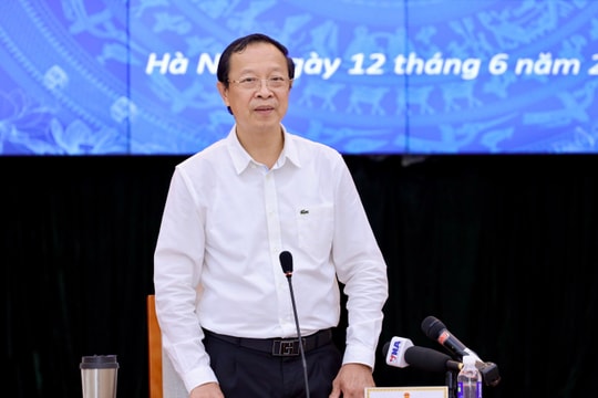 Thứ trưởng Bộ GD-ĐT: Chấm thi Ngữ văn theo hình thức mới, tôn trọng phản biện của thí sinh
