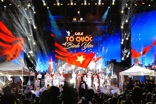 Đêm Gala “Tổ quốc bình yên” đong đầy cảm xúc dưới mưa tại TP. Hồ Chí Minh