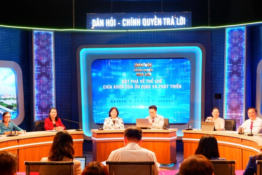 “Dân hỏi - Chính quyền trả lời": Tháo gỡ các “điểm nghẽn” về thể chế