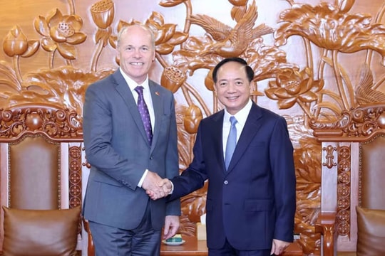 Trưởng Ban Tuyên giáo và Dân vận Trung ương tiếp Đại sứ Canada tại Việt Nam