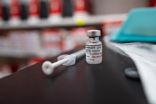 Nghiên cứu mới: Vaccine Covid-19 giúp giảm mạnh nguy cơ nhồi máu cơ tim và đột quỵ