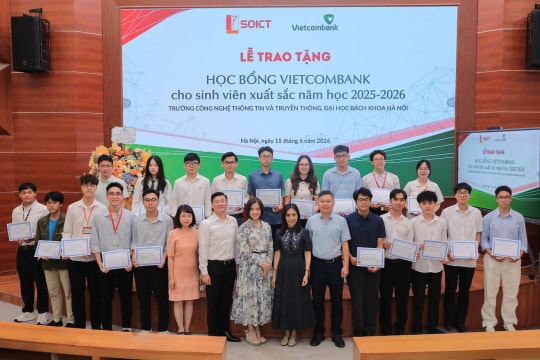 Vietcombank trao học bổng cho sinh viên xuất sắc Đại học Bách khoa Hà Nội