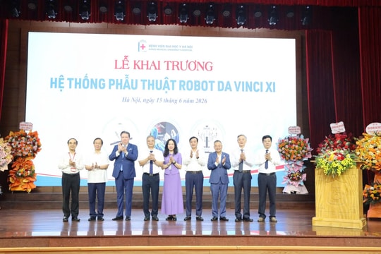 Bệnh viện Đại học Y Hà Nội đưa robot phẫu thuật hàng đầu thế giới vào hoạt động