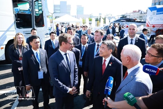 Prime Minister visits Tatarstan's industrial and high-tech exhibition
