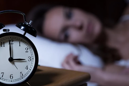Thường xuyên tỉnh giấc lúc 3 giờ sáng: 6 nguyên nhân không nên bỏ qua