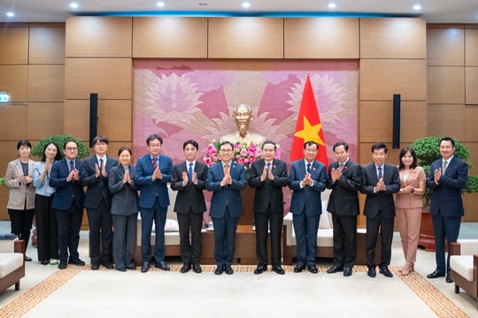Chủ tịch Quốc hội Trần Thanh Mẫn tiếp Đại sứ Hàn Quốc Choi Youngsam
