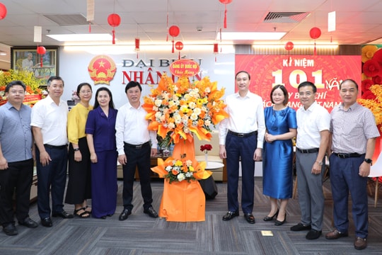 Lãnh đạo Đảng ủy Quốc hội và các cơ quan chúc mừng Báo Đại biểu Nhân dân