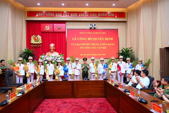 Đại tướng Lương Tam Quang công bố Quyết định của Ban Bí thư Trung ương Đảng về công tác cán bộ