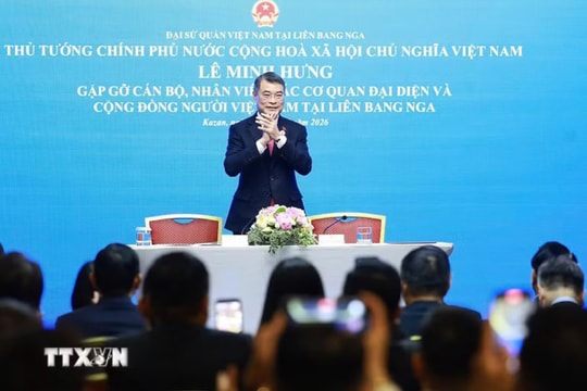 Thủ tướng Lê Minh Hưng gặp cộng đồng người Việt Nam tại Nga