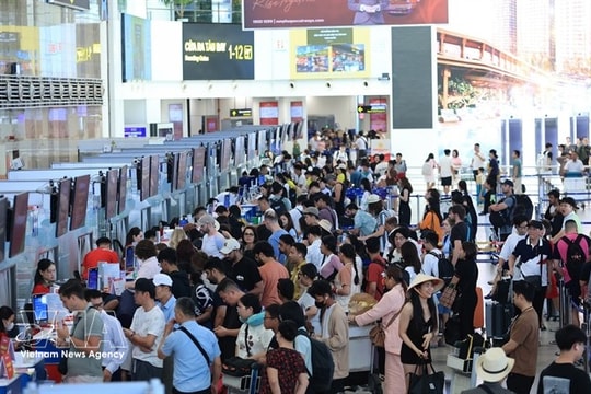 Passengers to be compensated for flight delays from next month