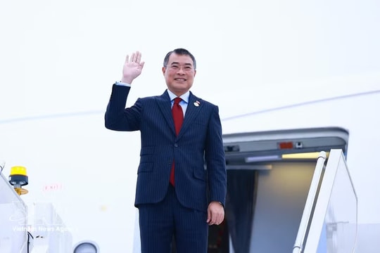 Prime Minister returns to Hanoi, concluding successful working trip to Russia