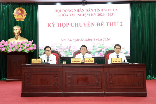 Thông qua 12 nghị quyết quan trọng