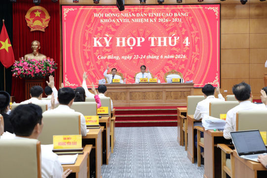 Thông qua 25 nghị quyết trên nhiều lĩnh vực quan trọng
