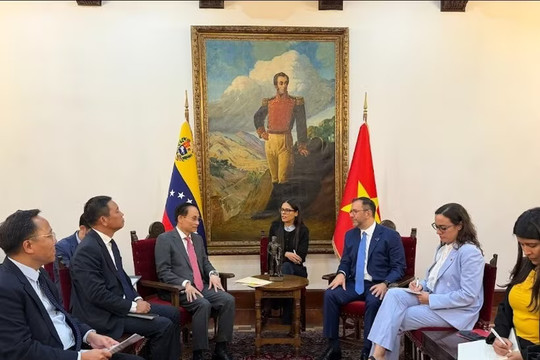 FM visits Venezuela to strengthen comprehensive partnership