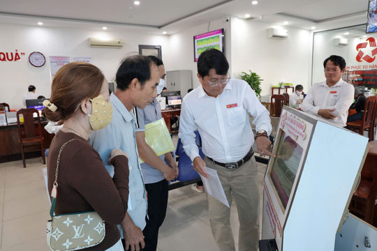 Đồng Tháp: Phường Cao Lãnh lập tổ công vụ lưu động, đến khu dân cư hỗ trợ người dân làm giấy tờ