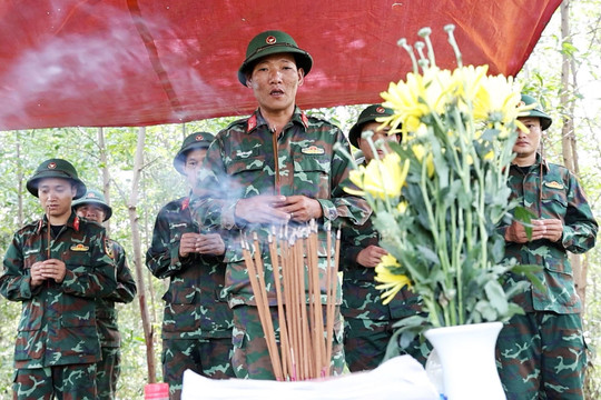 Từ những chiếc bình tông đến tấm thẻ ADN