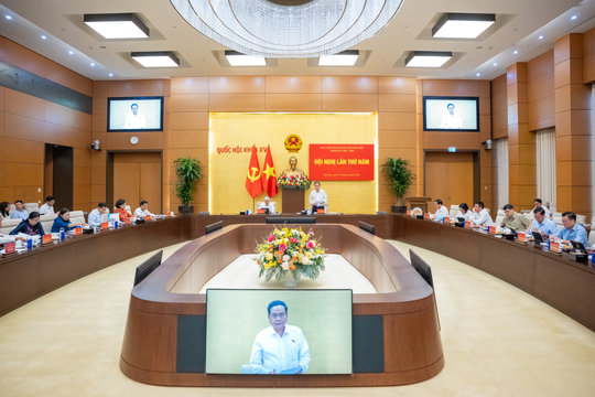 Đảng ủy Quốc hội tiếp tục giữ vai trò trung tâm trong thể chế hóa chủ trương của Đảng
