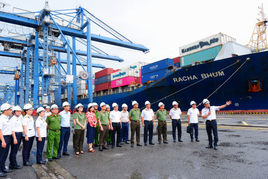 Đoàn khảo sát của Ủy ban Quốc phòng, An ninh và Đối ngoại làm việc với Tổng công ty Tân cảng Sài Gòn