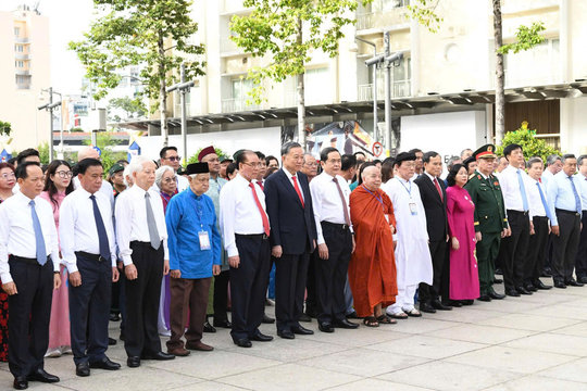 Tổng Bí thư, Chủ tịch nước Tô Lâm và Lãnh đạo Đảng, Nhà nước dâng hoa tưởng nhớ Chủ tịch Hồ Chí Minh