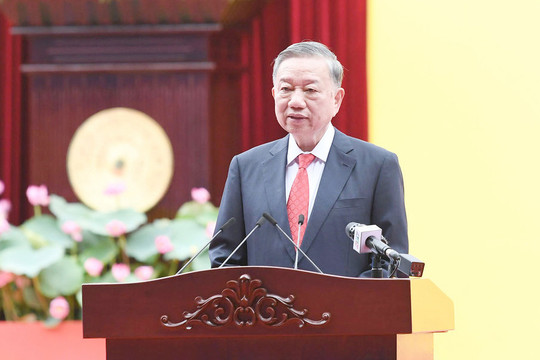 Thành phố Hồ Chí Minh nhất định sẽ vươn lên mạnh mẽ, trở thành đô thị văn minh, hiện đại, nghĩa tình