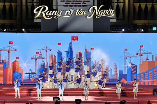 TP. Hồ Chí Minh: "Rạng rỡ tên Người" - tái hiện hành trình 50 năm thành phố mang tên Bác