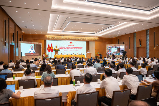 Tháo gỡ điểm nghẽn, tạo bứt phá tăng trưởng trong 6 tháng cuối năm