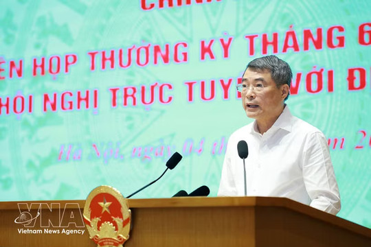 Government meeting reviews six-month performance, outlines tasks for second half