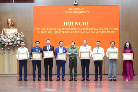 Vietcombank được Bộ Công an khen thưởng vì thành tích xuất sắc trong phong trào "Toàn dân bảo vệ an ninh Tổ quốc"