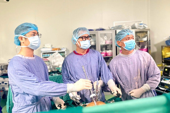 Vỡ thực quản do uống rượu quá mức, bác sĩ cảnh báo nguy hiểm