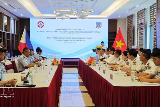 Vietnamese, Philippine young coast guard officers hold first exchange programme