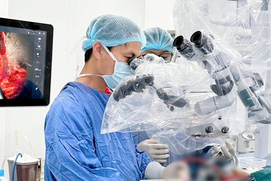 Bệnh viện Việt Đức cơ sở Ninh Bình phẫu thuật xuyên đêm cứu ca đa chấn thương nặng
