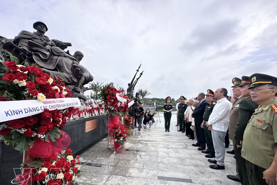 Vietnam, Cuba pay tribute to fallen Cuban military experts